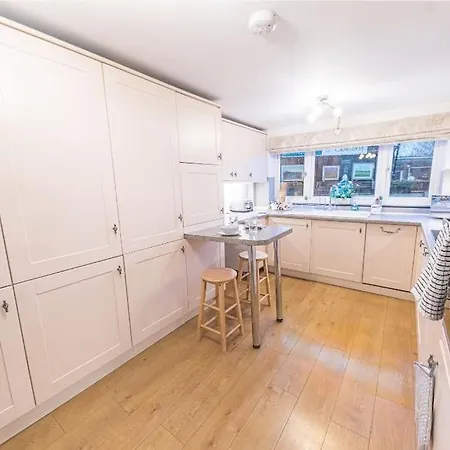 4br Steps From Town Centre * 凯西克