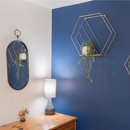 4br Steps From Town Centre