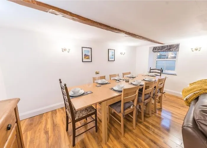 4br Steps From Town Centre 度假居 *