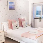 4br Steps From Town Centre Ferienhaus *
