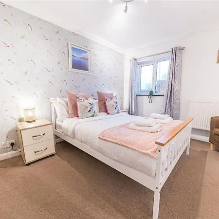 Holiday home 4br Steps From Town Centre